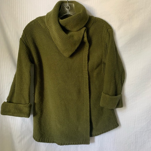 Old Navy Sweaters - Old navy olive knit 3/4sleeve fall sweater Old Navy Sweaters - Old navy olive knit 3/4sleeve fall sweater